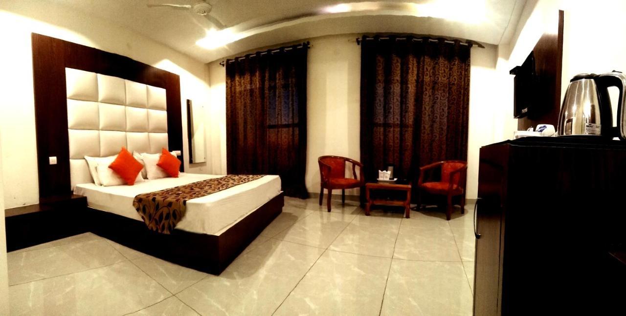دارامشالا Hotel Vatika - The Riverside Resort المظهر الخارجي الصورة